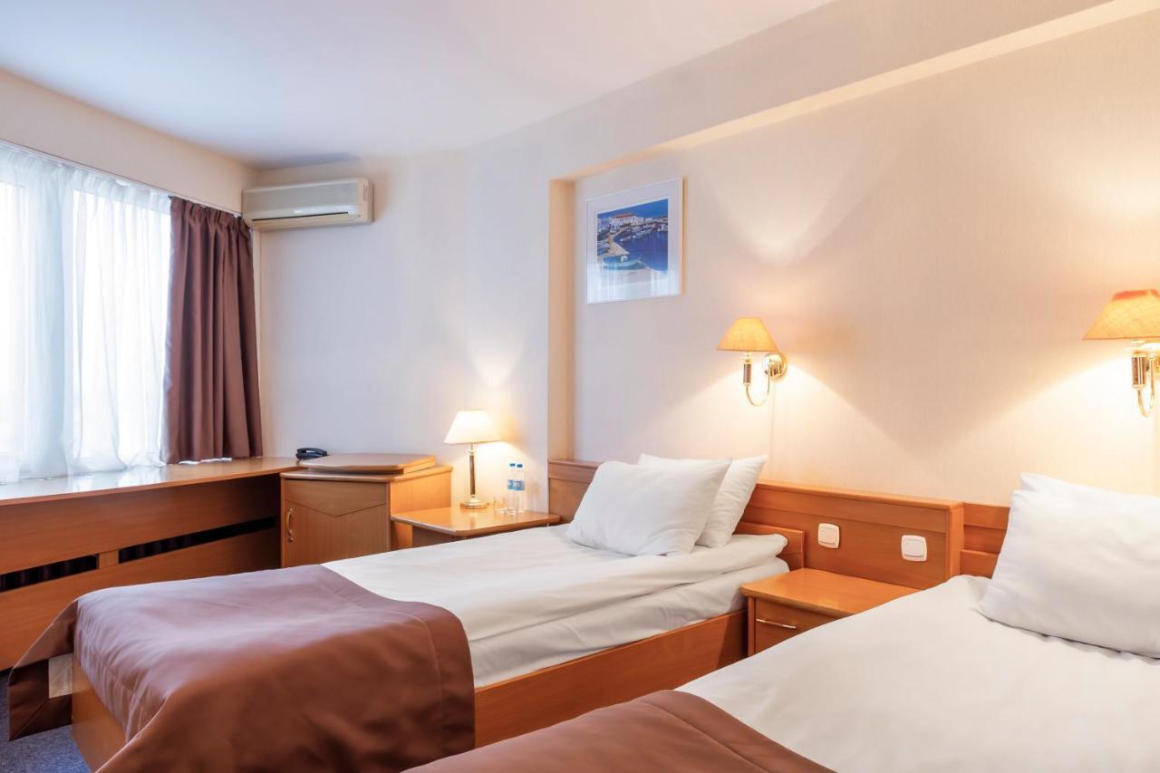 Adria Hotel Kyiv Exterior photo