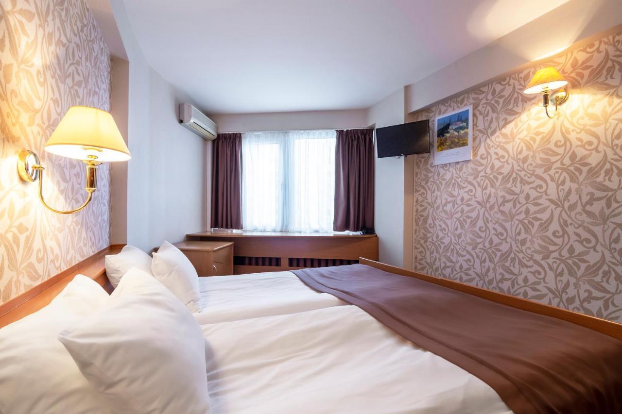 Adria Hotel Kyiv Exterior photo
