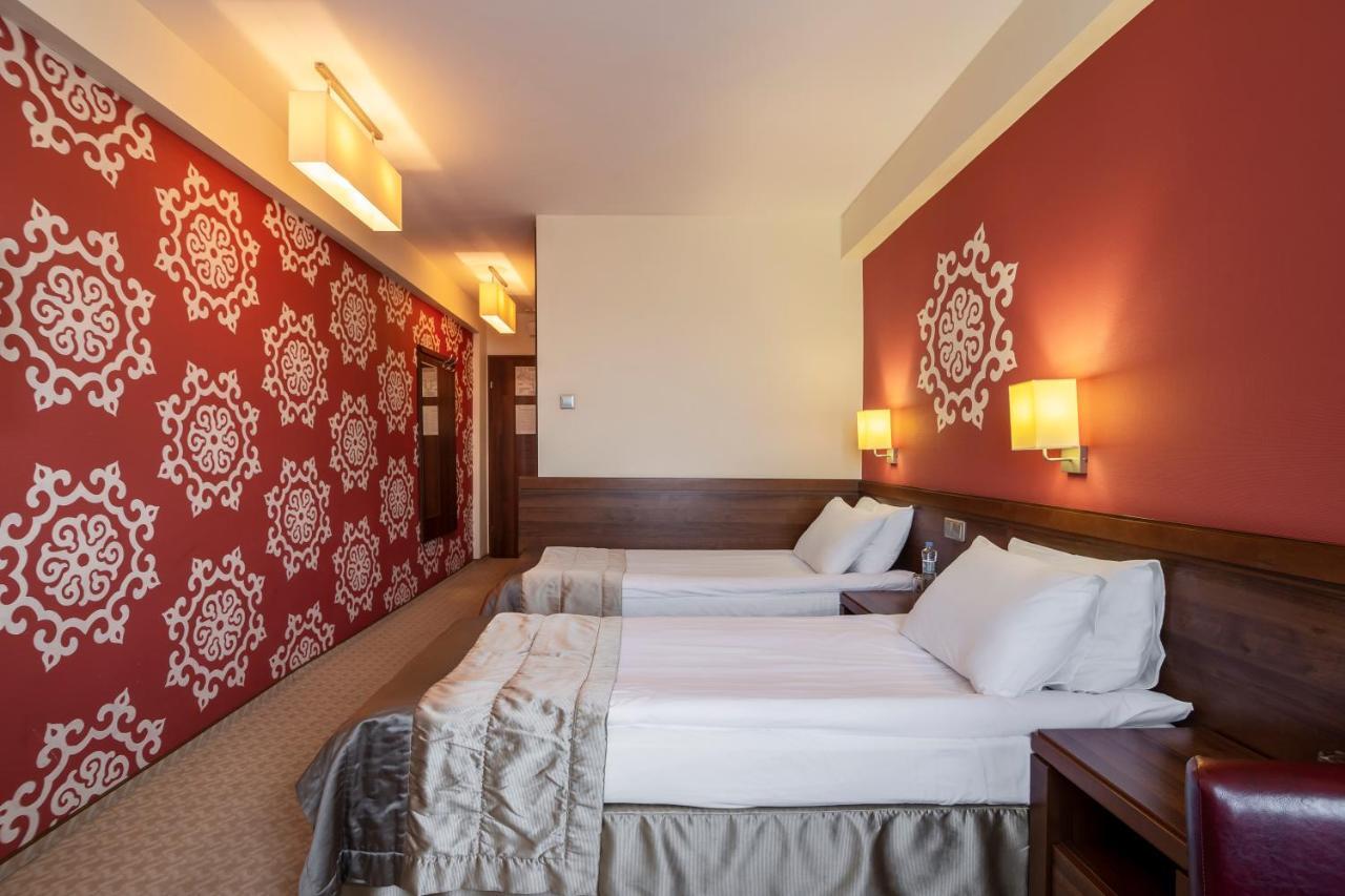 Adria Hotel Kyiv Exterior photo